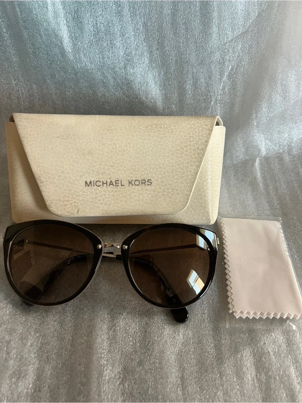 Michael Kors Abela III Cat Eye Sunglasses Tortoise 🐆✨ Rare Color!